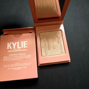 Pressed Illuminating Powder - Strawberry Shortcake